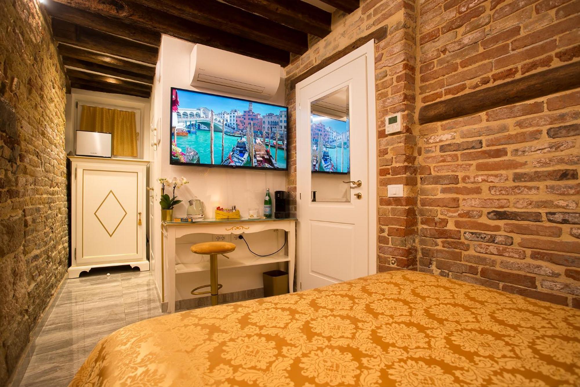 Capatron Hotel Venice Exterior photo